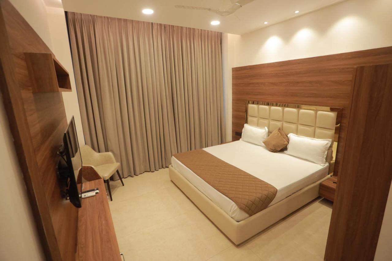 Ovel Hotel Лудхиана Экстерьер фото